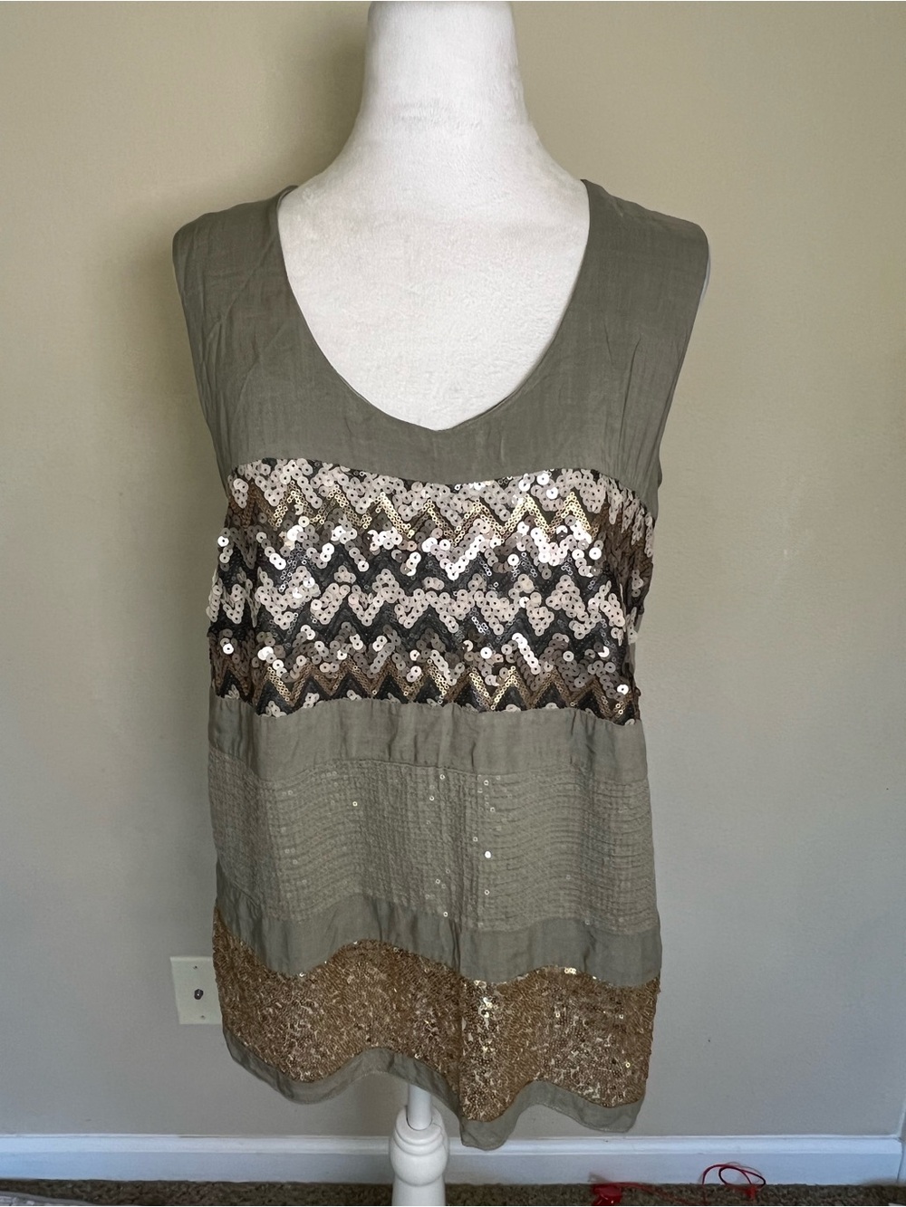 Tempo Paris Women’s Green & Gold Sequin Sleveless Top Size Small